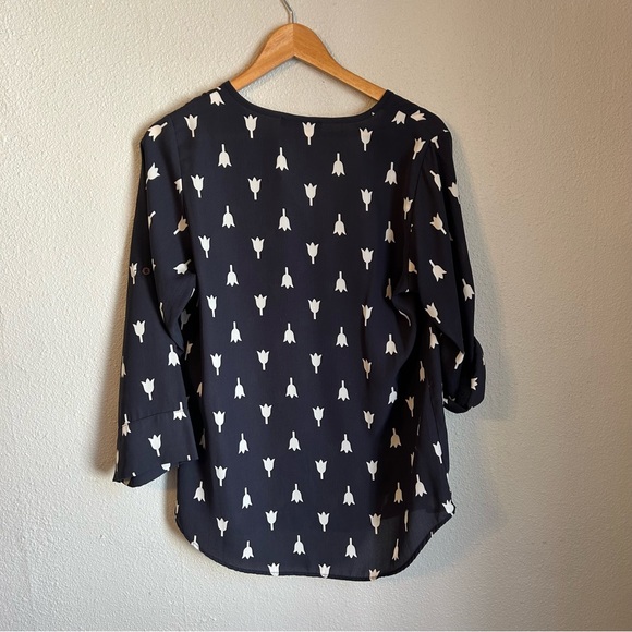 41 HAWTHORN | 3/4 Sleeve Silky Notch Neck Tulip Blouse - Picture 5 of 5